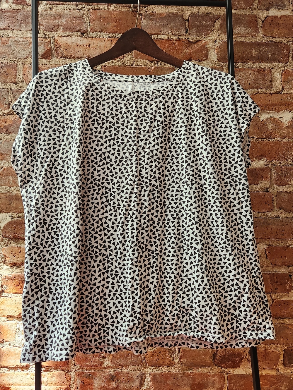 Uniqlo UT x SPRZ Women's Black & White Geometric Cap-Sleeve Top XXL